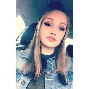 Meet your Posher, Macie